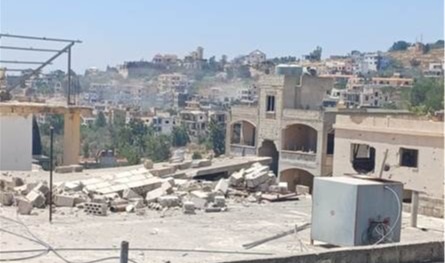 بالصورة.. غارة إسرائيلية تستهدف الخيام في الجنوب