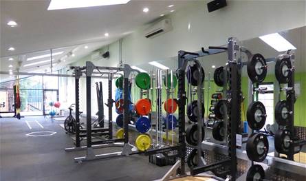 عراك وتضارب داخل نادٍ رياضيّ