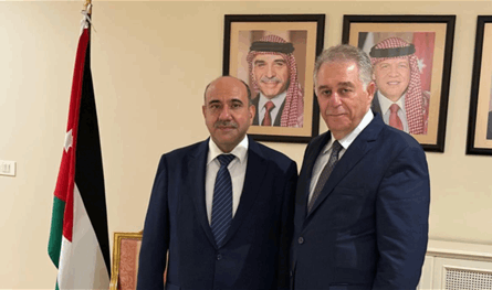 لقاءات وداعية بين دبور وعدد من السفراء