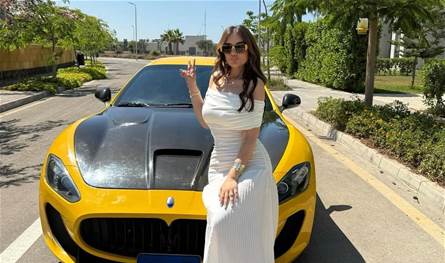 بأرقام تحمل اسمها.. فنانة عربية شهيرة تُثير الجدل بسبب سيارة فارهة! (صورة)