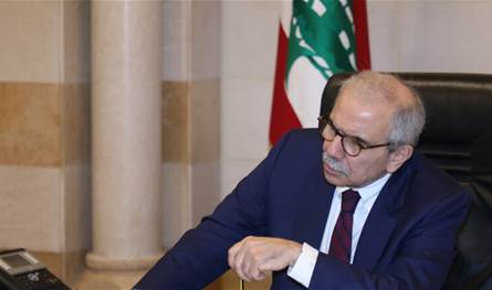 رئيس الحكومة &quot;عالق&quot; بين رئاستين