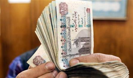 الجنيه المصري تخطى مرحلة الضغوط.. فكم سيكون سعره أمام الدولار ؟