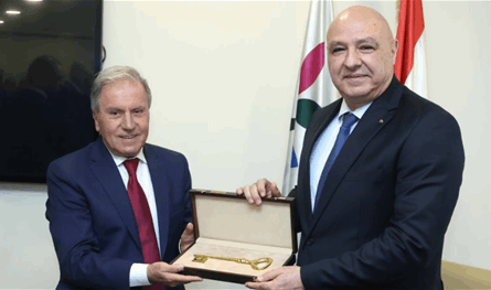 الرئيس عون زار سن الفيل.. وهنأ بلديتها وجال في شوارعها