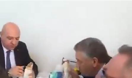 خلال زيارته إلى سن الفيل... الرئيس عون يتناول الفلافل (فيديو) 
