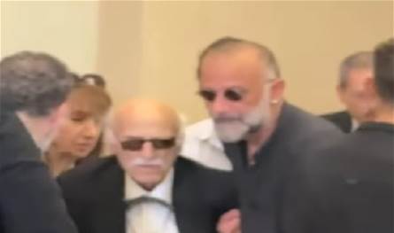 بالفيديو... صديق زياد الرحباني يُقدّم التعازي في بكفيا