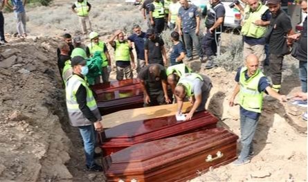 في الجنوب.. جزء من ملعب يتحوّل إلى مكان لدفن الشهداء