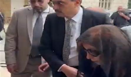 بالفيديو... السيّدة فيروز تتقبل التعازي لليوم الثاني
