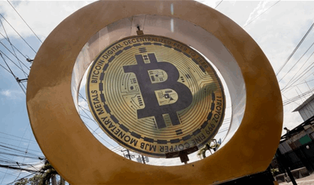 تقلبات البيتكوين تهدأ... فهل تسبق العاصفة؟