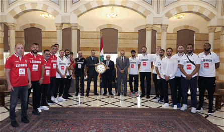 سلام استقبل منتخب السلة قبل سفره إلى جدة