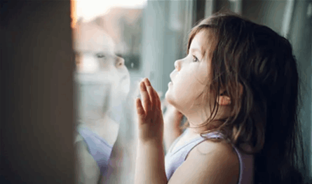 الأطفال المصابون بـ&quot;كورونا&quot; مُعرّضون لعوارضٍ خطيرة جدّاً.. هذا الدواء يشفيهم