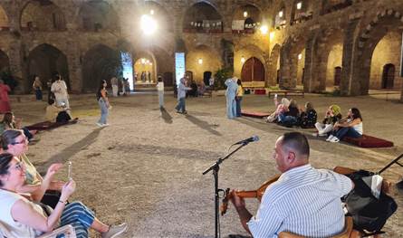 في &quot;ليلة المتاحف&quot;.. مواطنون &quot;مُطربون&quot; في خان الإفرنج
