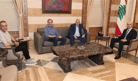 وزير الداخلية بحث مع زواره في شؤون بلدية بيروت