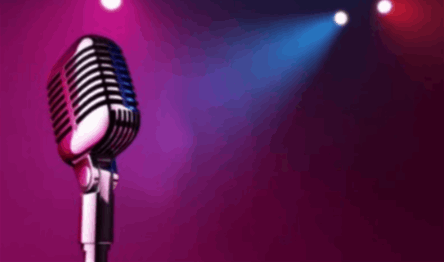 أمر حدث معها دفعها للتعري أمام الجمهور... مغنية عالمية تُثير الجدل بما فعلته على المسرح (صور)