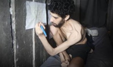 عقب فيديو الرهينة في غزة.. إسرائيليون يصرخون: لإستئناف المفاوضات مع &quot;حماس&quot;