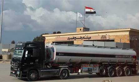 شاحنتا وقود تدخلان غزة لأول مرة منذ 5 أشهر.. والكارثة مستمرة!