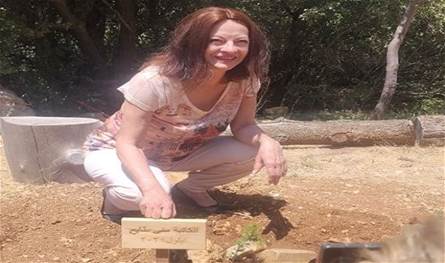 منى طايع تغرس أرزة باسمها في غابة الفنانين في جرد إهدن العالي