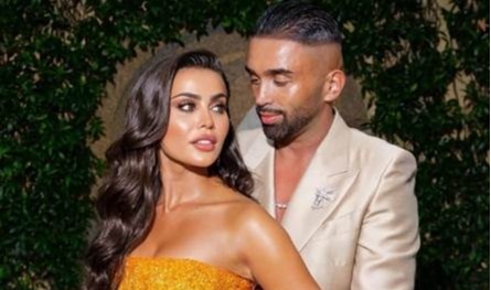 انفعل وبدا غاضباً.. شاهدوا ماذا حصل مع زوج يومي خلال تقديم والدته حزاما من الذهب لها (فيديو)