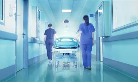 إجراءات عاجلة لإدخال فنان لبناني إلى المستشفى