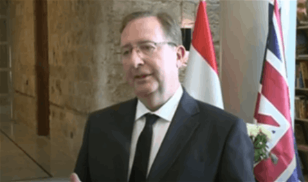 السفير البريطاني: نرحب بقرار الحكومة اللبنانية بشأن &quot;حصر السلاح&quot;