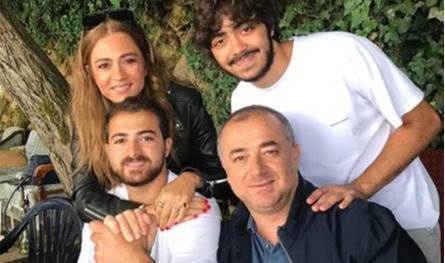 احتفال بخطوبة نجل إلياس بو صعب وجوليا بطرس... شاهدوا بالصور كيف بدت إطلالتهم
