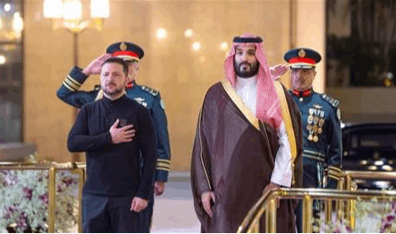 ولي العهد السعودي وزيلينسكي يبحثان مستجدات الأزمة الأوكرانية