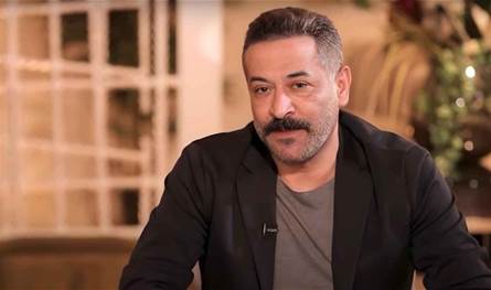لا يحمل جواز السفر السوري.. عبد المنعم عمايري يكشف سراً عنه لا يعرفه كثيرون (فيديو)