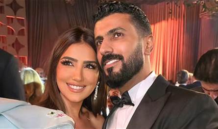 بأجواء حميمية.. محمد سامي يتغزل بزوجته مي عمر على البحر (صورة)