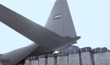 ضمن عملية &quot;طيور الخير&quot;.. الإمارات تنفذ الإنزال الـ69 فوق غزة