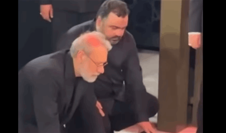 لاريجاني يقبّل ضريح نصرالله.. إليكم الفيديو