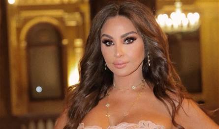 ارتدت فستانا قصيرا.. إليسا تعثرت وكادت ان تقع على المسرح شاهدوا ماذا حصل معها في مصر (فيديو)
