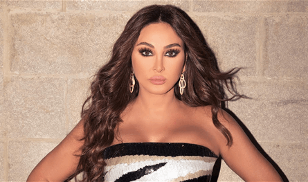 بفستان زهري قصير.. إليسا تتألق في مصر (فيديو)