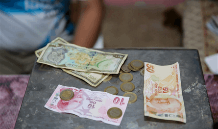 صعود الدولار أمام الليرة السورية في السوق السوداء.. إليكم الأرقام الجديدة