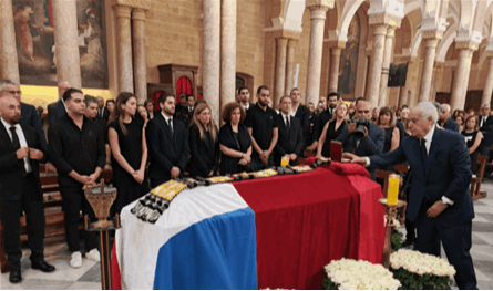 الرئيس عون يمنح وسام الأرز لمانغي الراحل