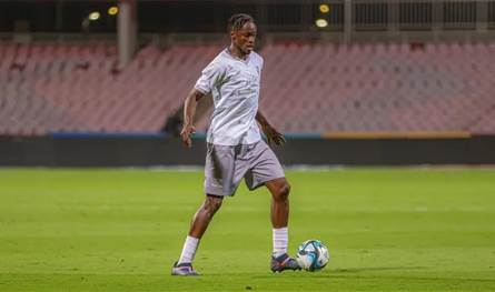 لاعب نيوم السعودي في طريقه للانضمام إلى صفوف الفيحاء