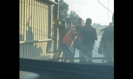 فيديو من لبنان.. اعتداء وحشيّ على شخص وكاميرا توثقه