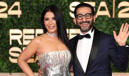 كان يحتضنها برومانسية.. فيديو لأحمد حلمي ومنى زكي ينتشر 