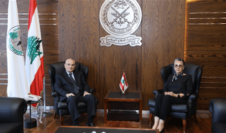  وزير الدفاع استقبل نجاة صليبا