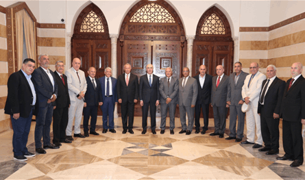 وزير الداخلية عرض مع رابطة قدامى القوى المساحة لأوضاع المتقاعدين
