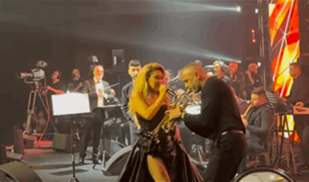 تألقت بفستان أسود.. نوال الزغبي تشعل ليل بيروت (فيديو)