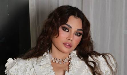 هيفا وهبي تُفاجئ الجمهور بفستان الزفاف (فيديو)