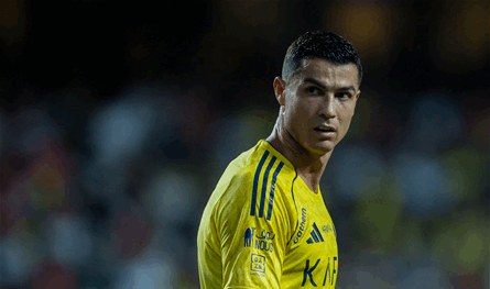 بالفيديو.. هذا ما فعله رونالدو بعد خسارة النصر لقب كأس السوبر السعودي