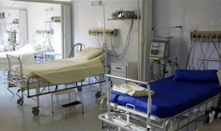عمرها 3 سنوات فقط... استخراج سكين طوله 15 سنتيمتراً من رأس طفلة!