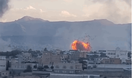 &quot;جريمة حرب&quot;.. إيران تدين الهجوم الإسرائيلي على اليمن