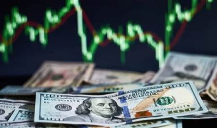 بعد تلميح باول إلى خفض أسعار الفائدة.. الدولار يرتفع أمام اليورو