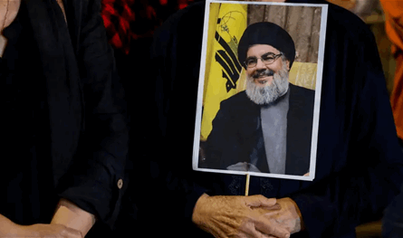 بالفيديو... مجسم لحسن نصرالله في مطار إيرانيّ