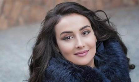 كندة حنا تتألق بإطلالة رياضية داخل النادي الرياضي (صورة)