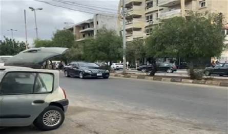 بالفيديو... إشكال وتضارب على الأوتوستراد