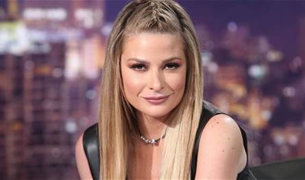 أثارت الجدل مجدداً.. باميلا الكيك تتغزل بجمالها