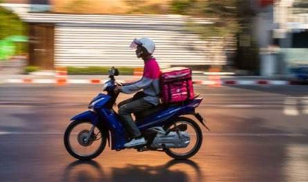 عبر خدمة الـ &quot;Delivery&quot;... هذا ما كان يوصله لطلاب الجامعات في بيروت (صورة)