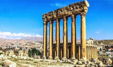 من أمام قلعة بعلبك... ممثل لبناني شهير يوجّه رسالة مؤثرة (صور)